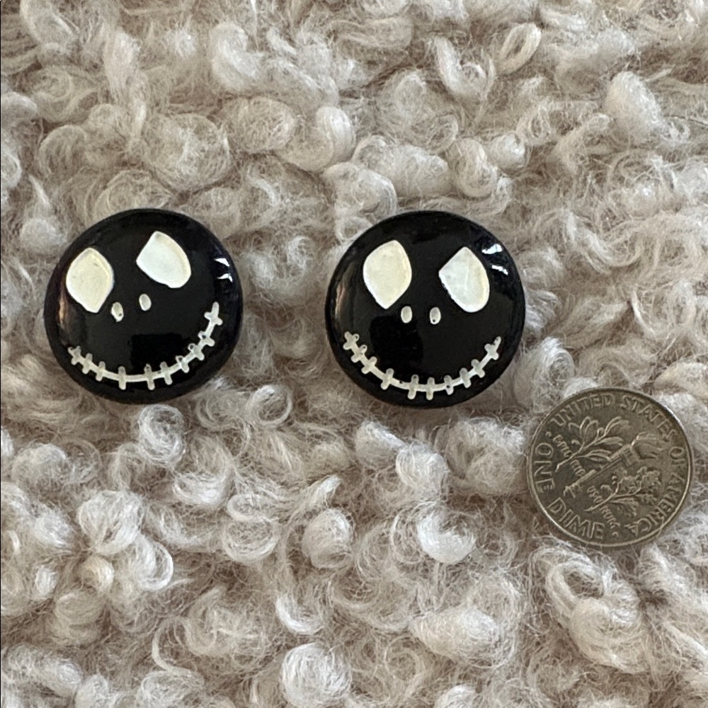 Black and White Skull Earrings - Picture 4 of 4